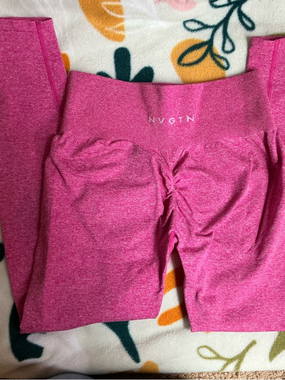 NWOT NVGTN Fuchsia Scrunch Seamless Leggings